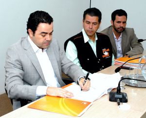 RELEASE: prefeito determina retirada de aguapés do rio Itapecerica coletiva sobre retirada de gua ps do rio itapecerica. 17-07-14 33